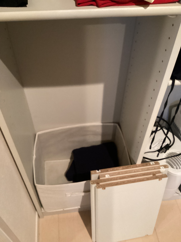 IKEAでの購入商品。 購入後、一年とたたずして引っ越したため、不要になりました 教えていください。先日、引越したあと、IKEAの棚を固定するビスがなく