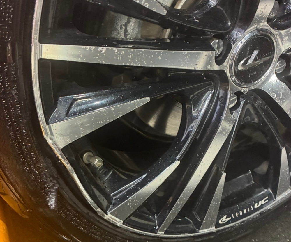 車のタイヤについて質問です - 走行中にトラックを避けようとし 