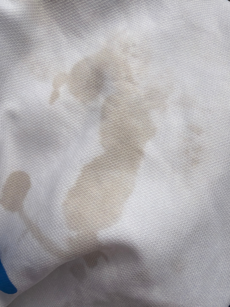 体操着の汚れについて。洗濯したら一気に茶色？の汚れがついてまし 