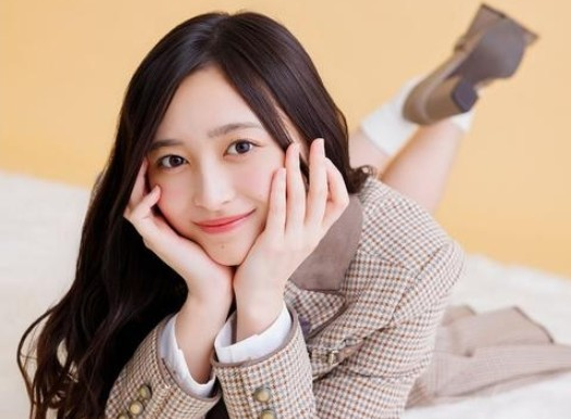 宮脇咲良のデジカメどこのかわかる方いらっしゃいますか？ - カシオEXI