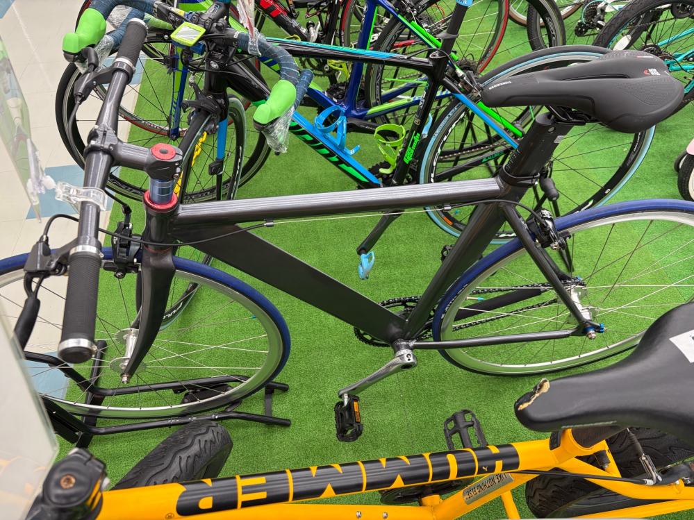数年前に購入したピストバイク ピストバイクについて質問です。これを買おうと思うんですけどどう思い