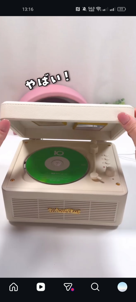 Mrs.GREENAPPLEのCDプレーヤーはワイヤレスですか？？何かUSBな