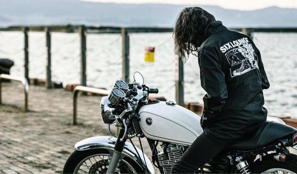 YAMAHASR400の写真のようなカスタムってかっこいいですか？SRを