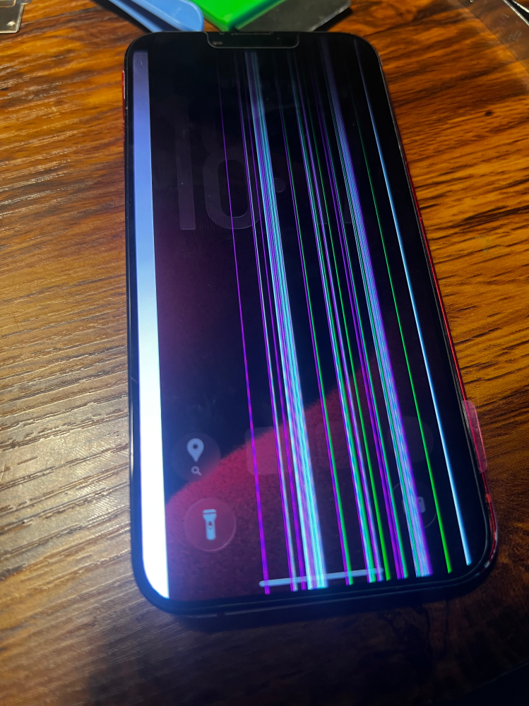 iPhoneの画面が割れてて、バッテリーを交換したいってなれば画面交換