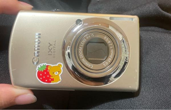 カメラに詳しくないのですが、このカメラの名前を教えて欲しいです