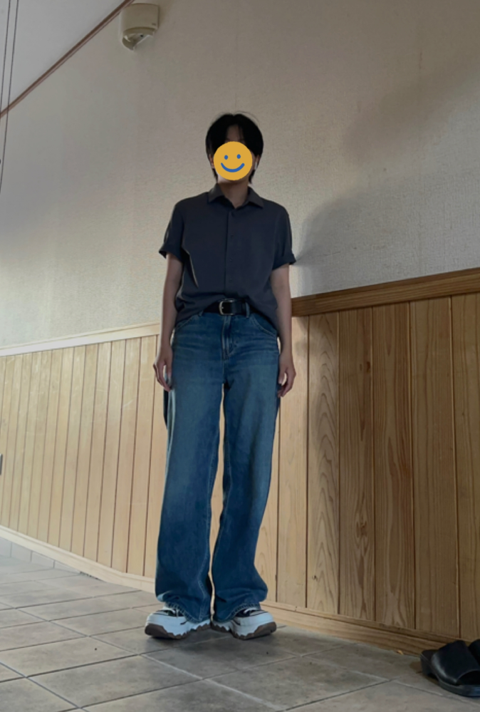 身長173cm、体重57キロやや筋肉質なのですが、Tシャツの身丈や肩幅