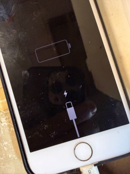 iPhoneSEの二世代を使っていますが、 - 最近サイドの音量調整ボタンが