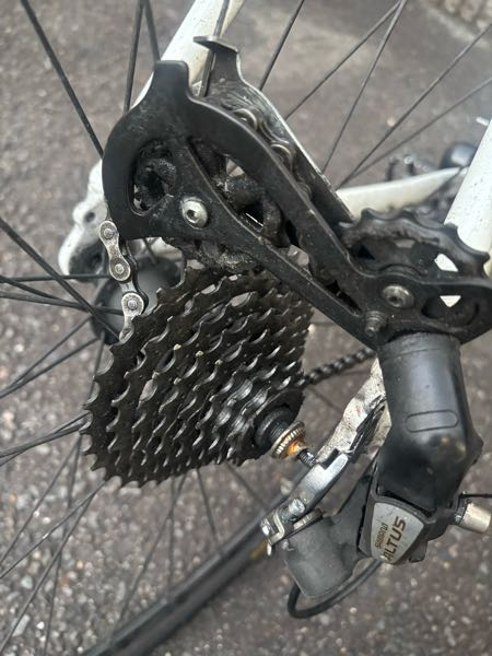 クロスバイク等の自転車に詳しい方教えてください自転車に乗ってい