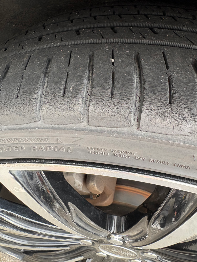 プリウス30後期です。215 35r 19 85y』 トヨタ プリウス のみんなの質問