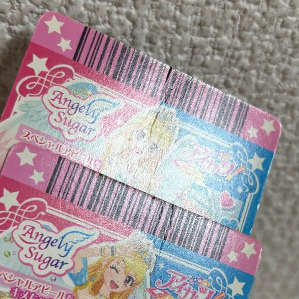 メルカリでアイカツカードを購入したのですが、写真や説明文からは