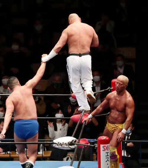 新日本プロレス　アントニオ猪木、ヒクソングレイシー、ボブ・サップなど9体セット ヒクソン・グレイシーVSアントニオ猪木どちらが強いでしょうか