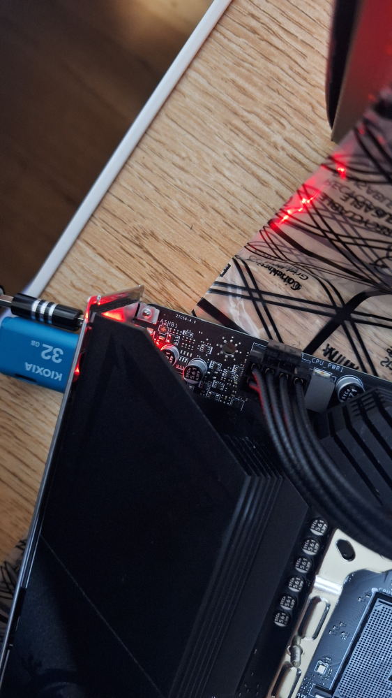 マザーボード交換するためにpcから全部外したんですけど、ATXがケー