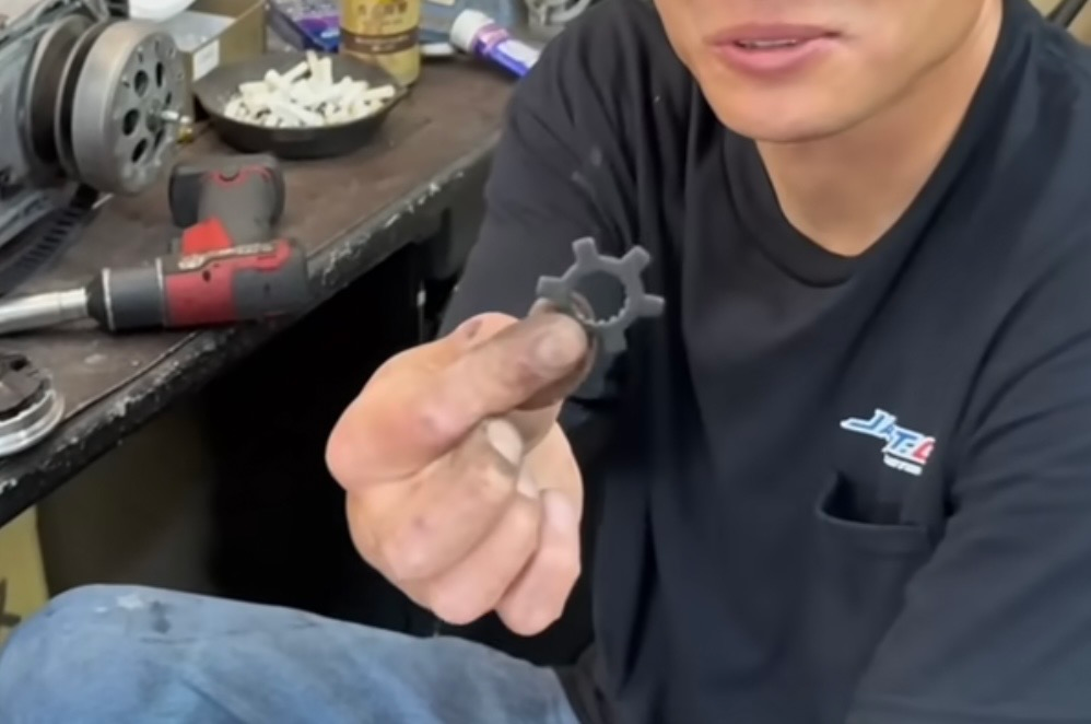 ヤフオクトラブルについて。バイクパーツの修理にて、こちらが出品者へ
