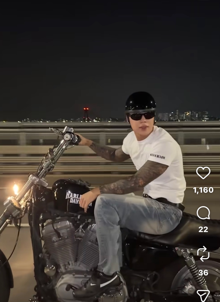 このハーレーの車種なんだかわかりますか？？わかれば年式も気にな