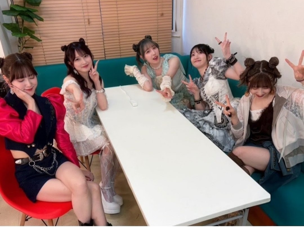 ハロプロのメンバーと思いますが、写真のメンバーが誰か左から順に教え 