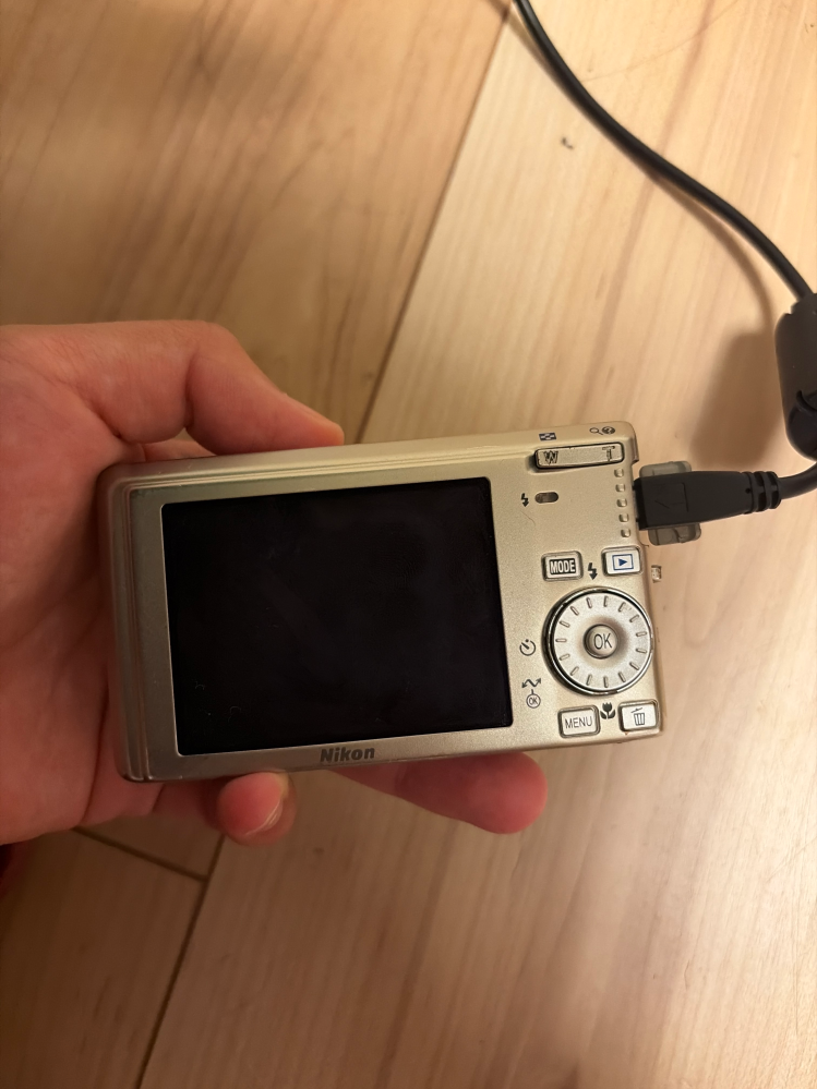 ヤフオクでかったCOOLPIXs500を使ってます。 - 届いた当初は充