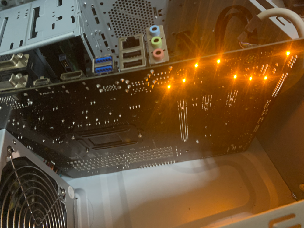 PCが起動しなくなりました。何か知っている方がいたら助けて下さい