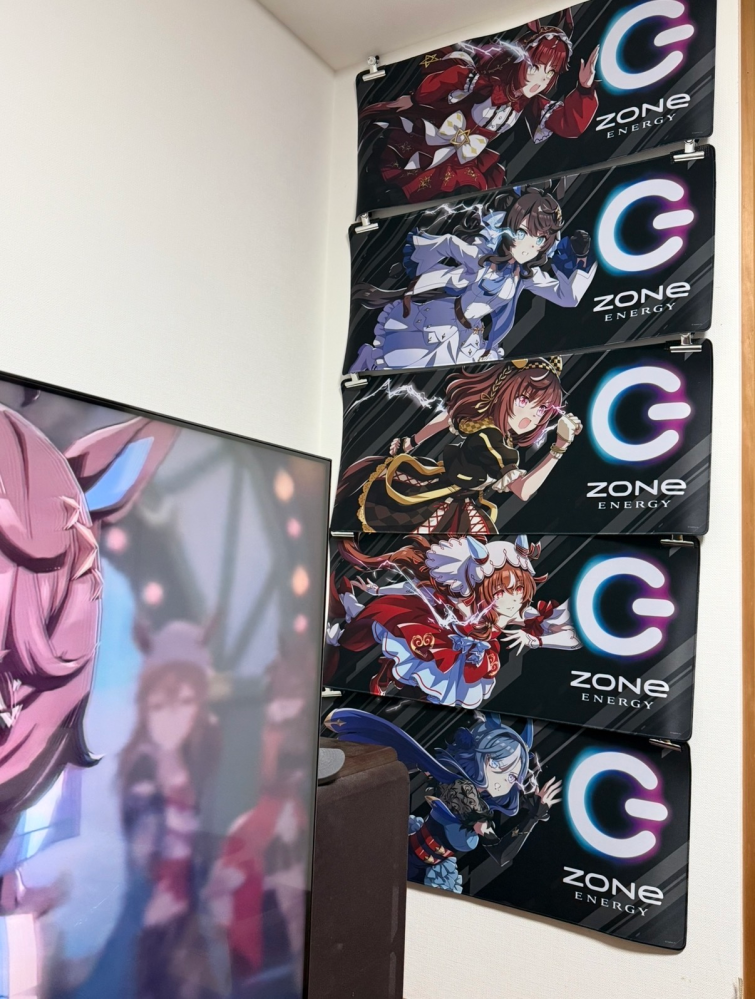 ウマ娘　韓国コラボカフェ　ラバーデスクマット ウマ娘ZONeのコラボ特大デスクマット（横90縦40厚み3裏面 - Yahoo