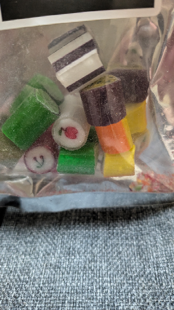 この飴、それぞれ、何味か分かる方、教えてください。 - 味の一