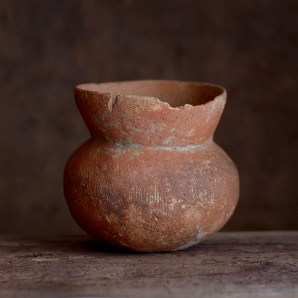 古美骨董】弥生土器の壺H10cmです。通常のベージュ色した弥生土器とは