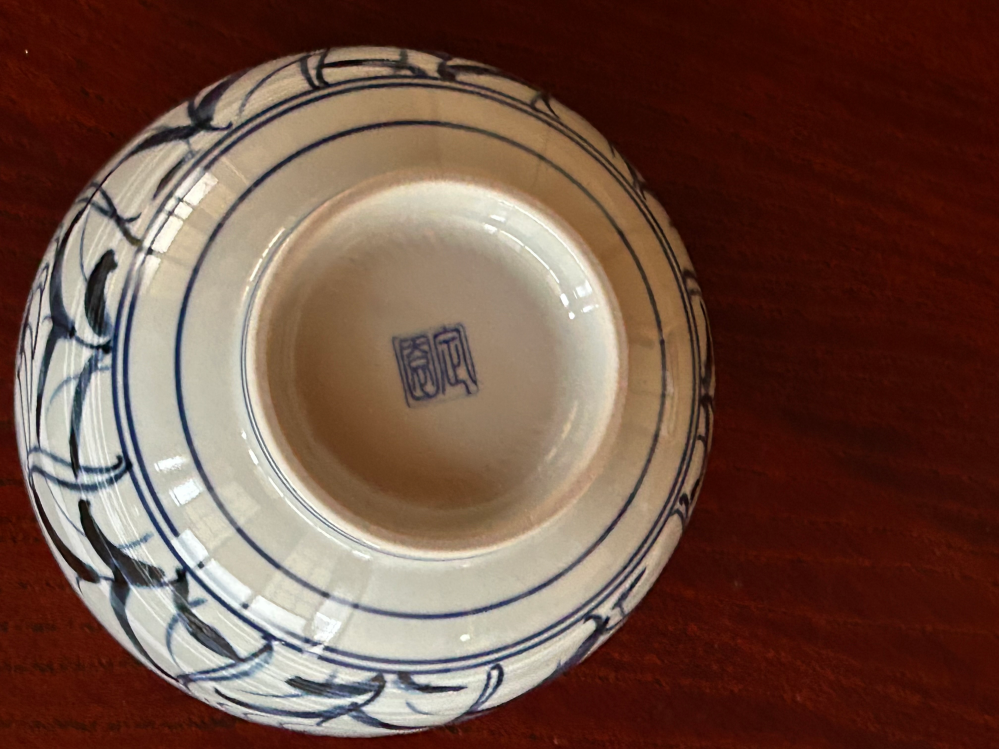 古い萩焼の陶器です。窯元さんを探しております。ご存知の方ご教授頂
