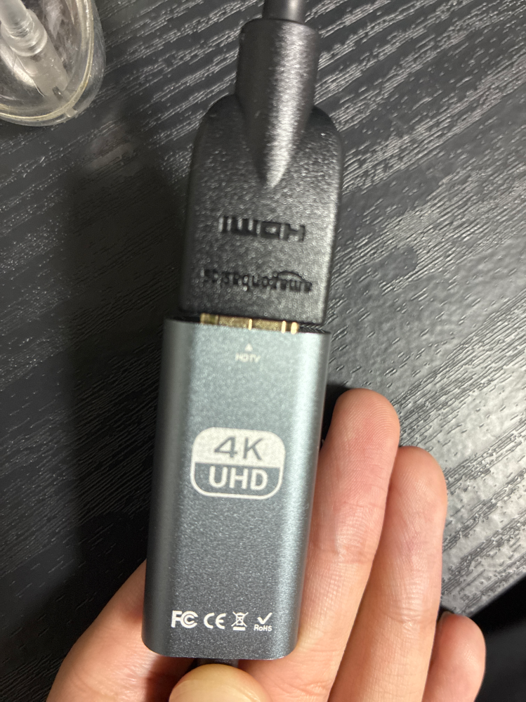 テレビにスマホの画面をうつしたいのですが写真の上をテレビに下を