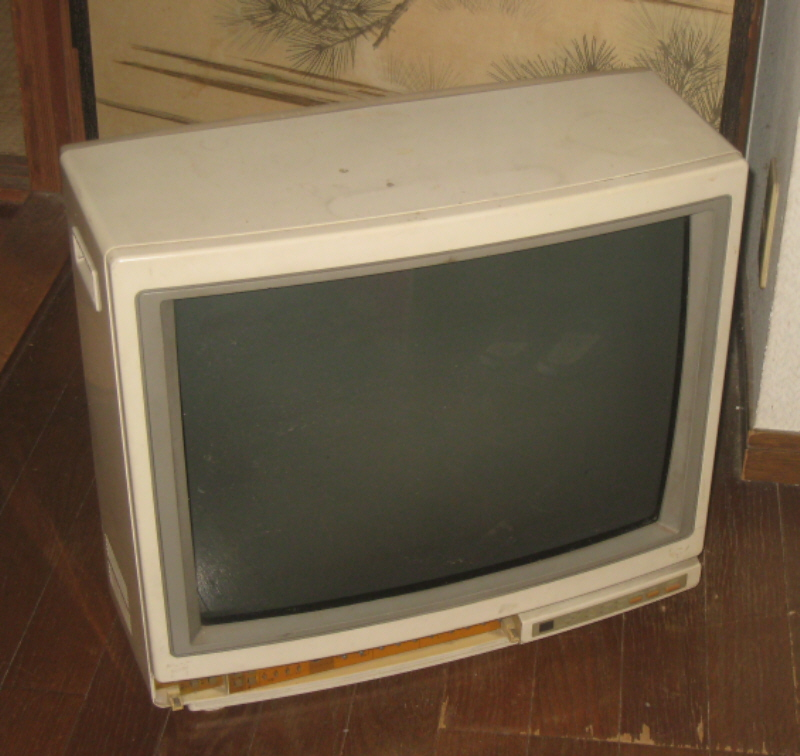 倉庫を整理していて画像のモニタ発掘しました。むかしPC-9801をやって