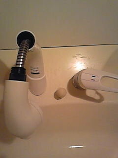 数日前から写真の洗面台シャワーの蛇口から水がポタッ ポタッ と漏れていま Yahoo 知恵袋