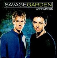 オーストラリア出身のSavage Garden／サヴェージ・ガーデン。今どうしてんるですか？ファンだったんですけど。 
レイ

http://www.youtube.com/watch?v=QpvwxK7F2BI 