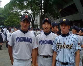 高校野球について神奈川の東海大相模のユニフォームは2種類あるん