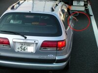 車を運転中 窓から煙草の灰を外にトントンとする人 くわえ煙草でバイクを運 Yahoo 知恵袋