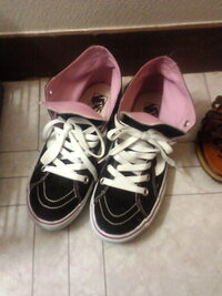 ハイカットの靴欲しくてコンバースと迷ってvansの画像のような靴を購入し Yahoo 知恵袋