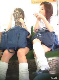 電車の中で化粧する女子高生どう思いますか 身だしなみは大切なことで Yahoo 知恵袋