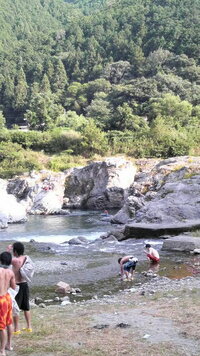吉野川でbbqができ 4 5メートルの高さの岩から飛び込みができ 駐車場 Yahoo 知恵袋