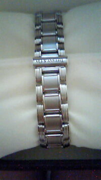 腕時計の装着方法についての質問ですこの時計のつけ方がわからないのですがど Yahoo 知恵袋