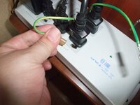 Oaタップにアース接続の穴があるのですが ここに画像のようにただ挿せばい Yahoo 知恵袋