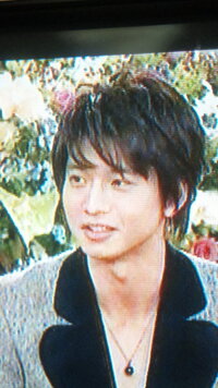 昨日のsmap Smapのビストロに出ていた 向井理さんの様な髪型に髪を Yahoo 知恵袋