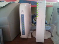 有線ルータ 写真の説明 左がcommuf ので 右が富士 Yahoo 知恵袋