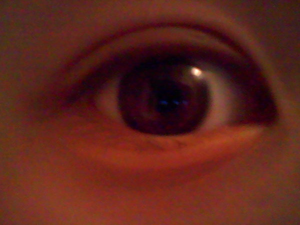 眠そうな目って言われます お化粧でなんとかなりますかね どこが Yahoo 知恵袋