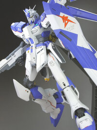 ガンプラのスプレーで塗装する時あなたはどのくらいのガンダムカラ Yahoo 知恵袋