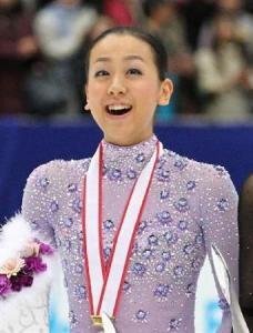 浅田真央選手がキム ヨナ選手と比べて足りないのは エロさってことですか Yahoo 知恵袋