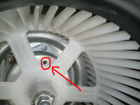 天井埋め込み形換気扇のモーター部分にある穴 これって注油口 Yahoo 知恵袋