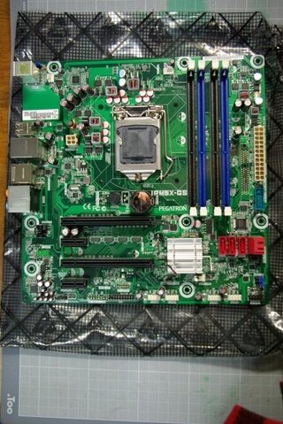グラフィックボード外し方についてです Pcの掃除をしようとグラフィックボ Yahoo 知恵袋