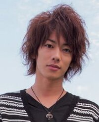 急ぎです この佐藤健君の画像の髪型は特殊パーマでしょうか また Yahoo 知恵袋