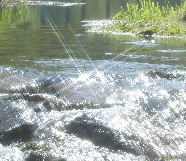 フォトショップで光芒の中に虹色を入れて描く方法はありますか 現実に撮 Yahoo 知恵袋