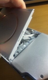 Psp 3000のumd部分のフタが外れてしまいました 誤って落と Yahoo 知恵袋