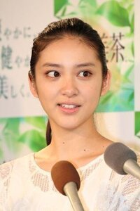 武井咲の口の歪みとかあの鼻って整形でしか治らないんですか 整形しそうで Yahoo 知恵袋