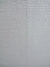 新築に住み未だ一年住んでいませんが天井のクロスの継ぎ目が一カ所 Yahoo 知恵袋