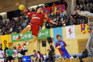 ハンドボールについて質問です この宮崎大輔みたいに シュートを高く Yahoo 知恵袋