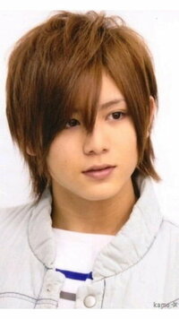 下の写真の様な山田涼介くんの髪型にするにはどうすればいいでしょうか 私の Yahoo 知恵袋